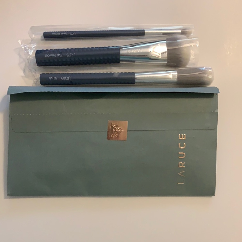 SALE Laruce Makeup Brush Set!